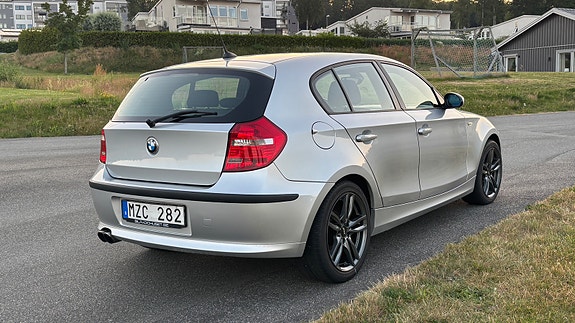 BMW 116i 3 of 5