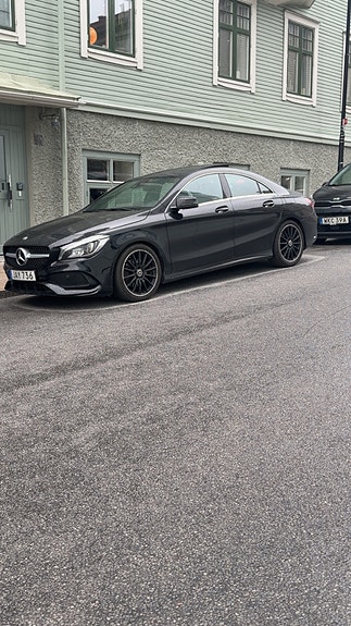 Mercedes-Benz CLA250 2 of 5