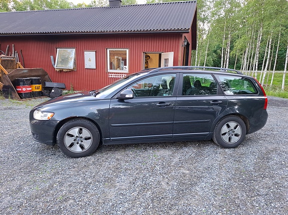 Volvo V50 2 of 5