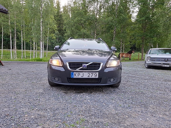 Volvo V50 3 of 5