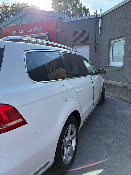 Volkswagen Passat 2 of 5