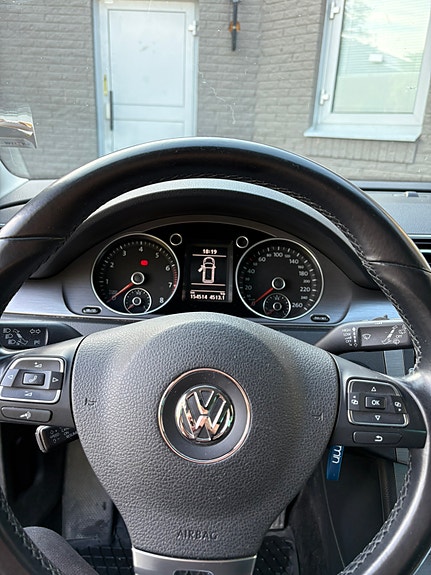 Volkswagen Passat 9 of 9