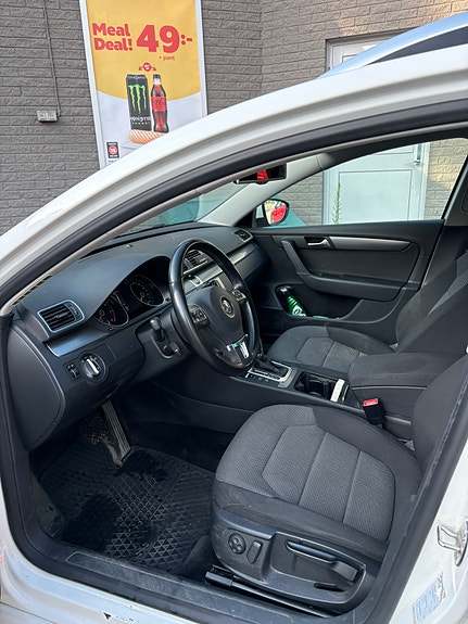 Volkswagen Passat 7 of 9