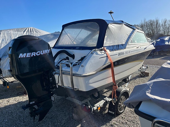 Bella 560 HT från 2011 med Mercury 80 hk motor och bromsad 80-släpvagn 3 of 5