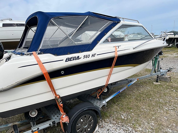 Bella 560 HT från 2011 med Mercury 80 hk motor och bromsad 80-släpvagn 4 of 5