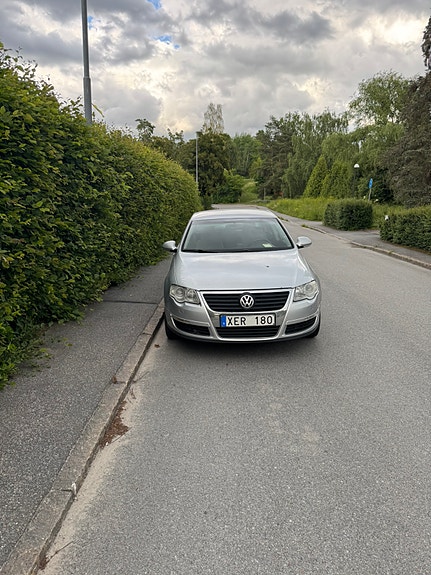 Volkswagen Passat 2 of 5