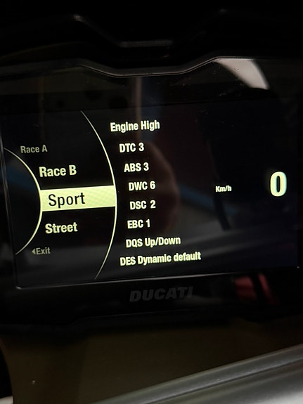 Ducati Panigale V4S 22 of 24