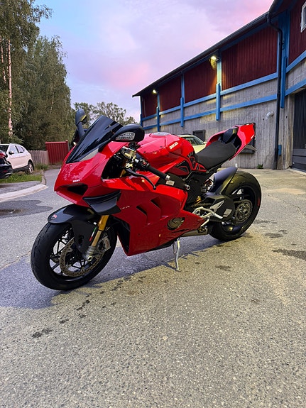 Ducati Panigale V4S 8 of 24