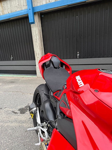 Ducati Panigale V4S 7 of 24