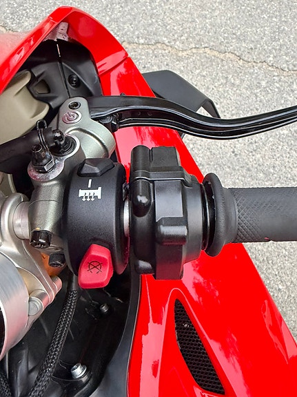 Ducati Panigale V4S 19 of 24