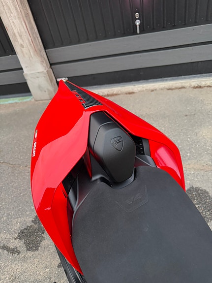 Ducati Panigale V4S 16 of 24