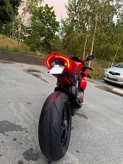 Ducati Panigale V4S 5 of 24