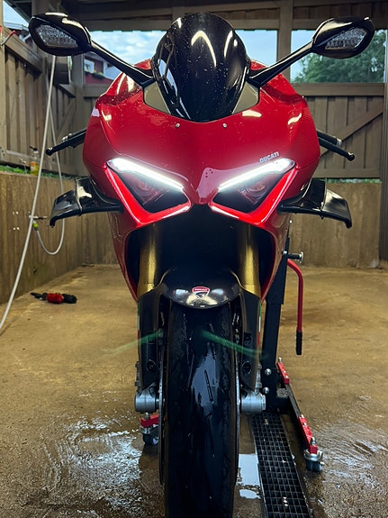Ducati Panigale V4S 2 of 24