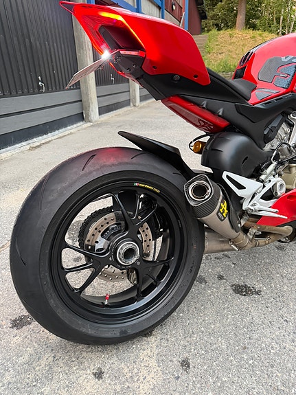 Ducati Panigale V4S 9 of 24