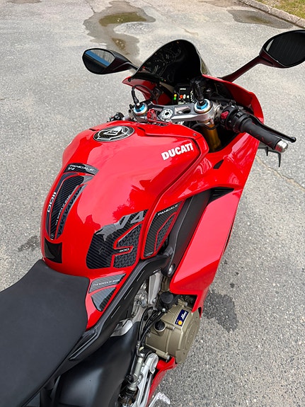 Ducati Panigale V4S 10 of 24
