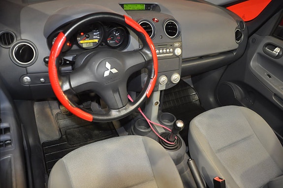 Mitsubishi Colt 12 of 18