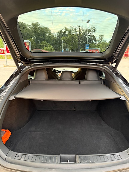 Tesla Model S 24 of 26