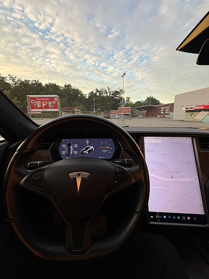 Tesla Model S 15 of 26