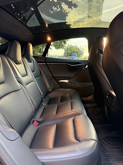 Tesla Model S 21 of 26