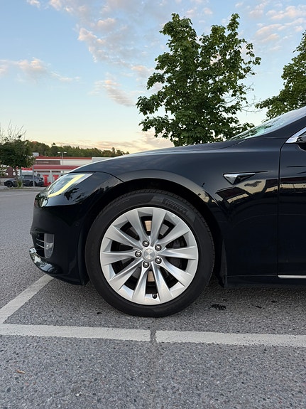 Tesla Model S 9 of 26