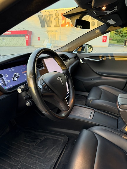 Tesla Model S 18 of 26