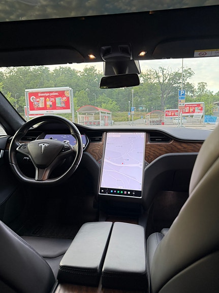 Tesla Model S 20 of 26