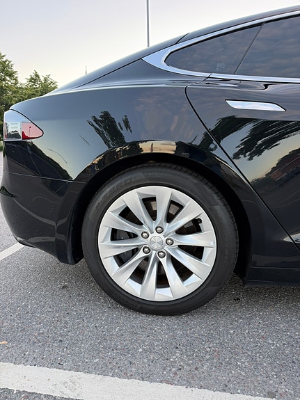 Tesla Model S 12 of 26