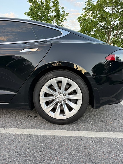 Tesla Model S 10 of 26
