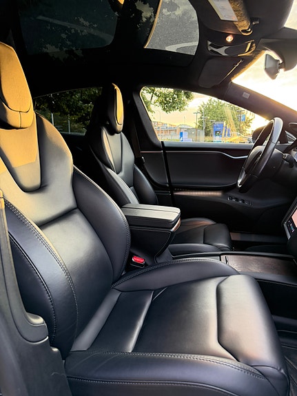 Tesla Model S 19 of 26