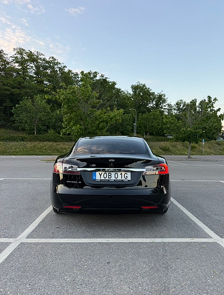Tesla Model S 5 of 5
