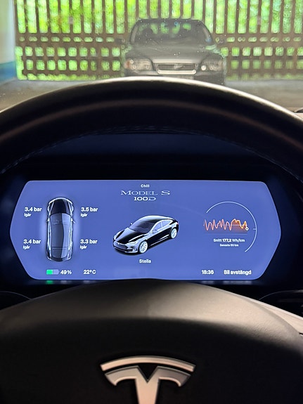 Tesla Model S 14 of 26
