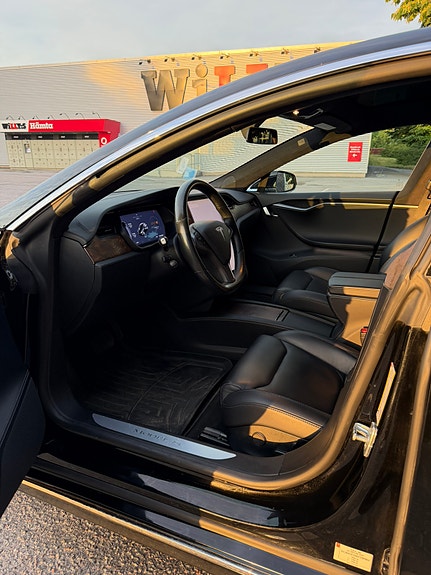 Tesla Model S 13 of 26