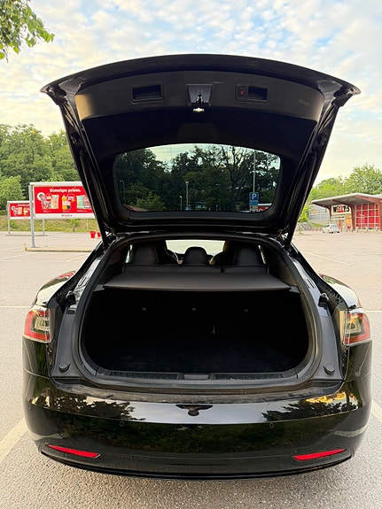 Tesla Model S 23 of 26