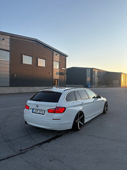 BMW 520d 4 of 5