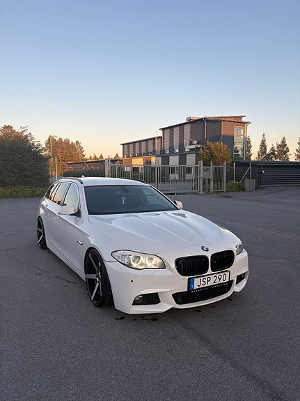 BMW 520d 3 of 5