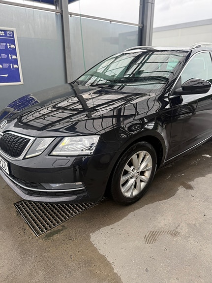 Skoda Octavia 2 of 5