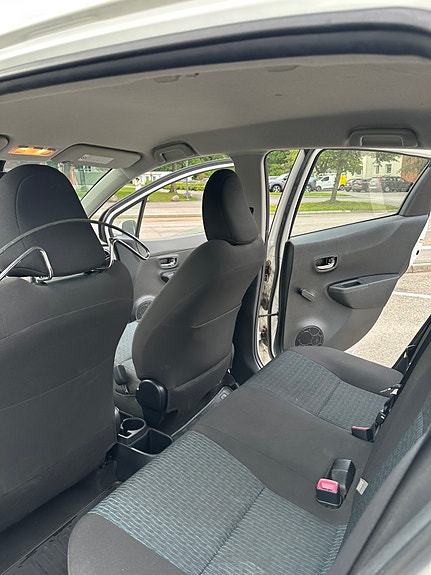 Toyota Yaris 10 of 13