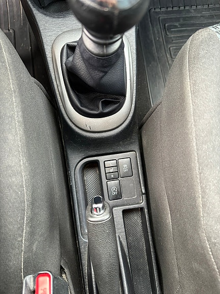 Toyota Yaris 9 of 13