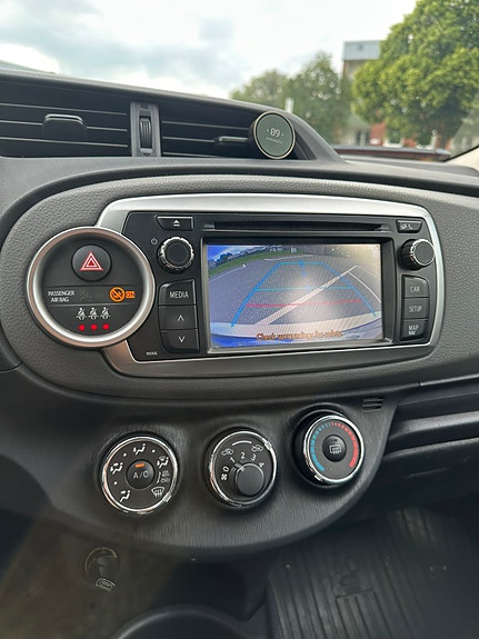 Toyota Yaris 8 of 13