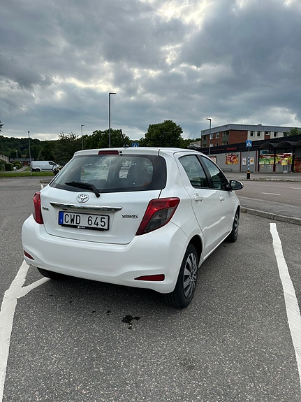 Toyota Yaris 3 of 13
