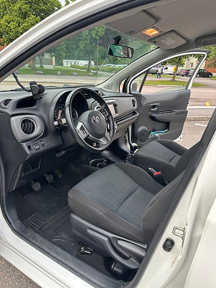 Toyota Yaris 6 of 13
