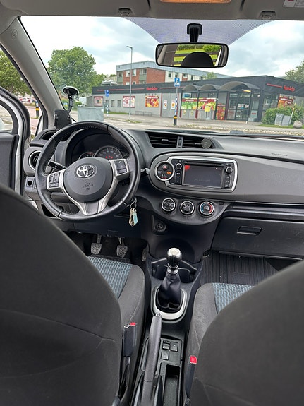 Toyota Yaris 7 of 13