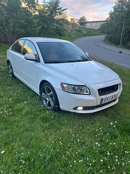 Volvo S40 2 of 12