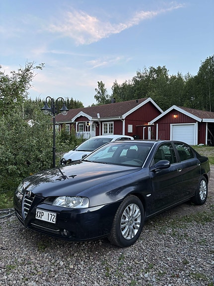 Alfa Romeo 166 2 of 5