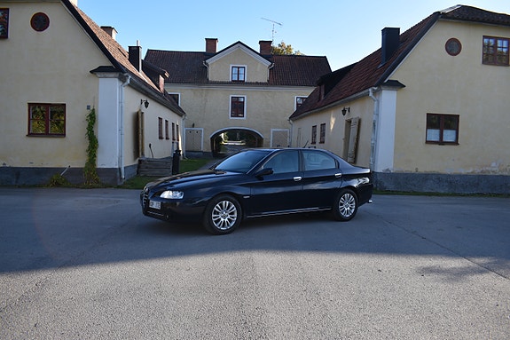 Alfa Romeo 166 2 of 10