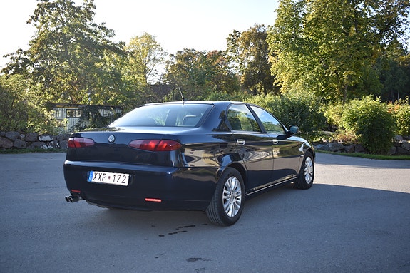 Alfa Romeo 166 3 of 10
