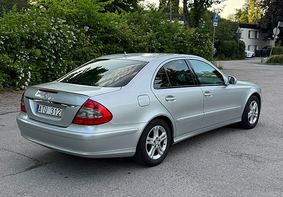 Mercedes-Benz E220 5 of 5