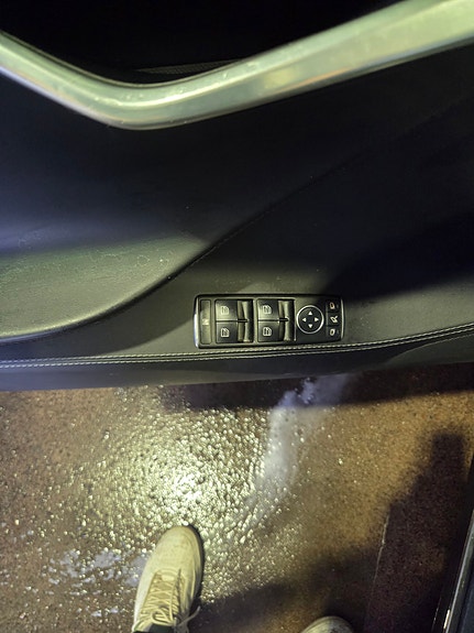 Tesla Model S 4 of 5