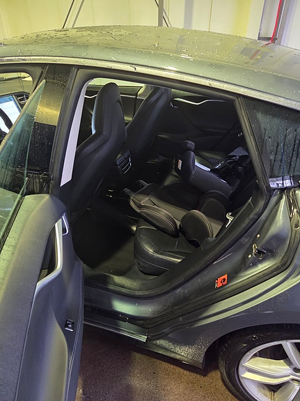 Tesla Model S 3 of 5