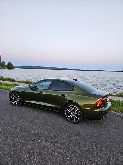 Volvo S60 2 of 5